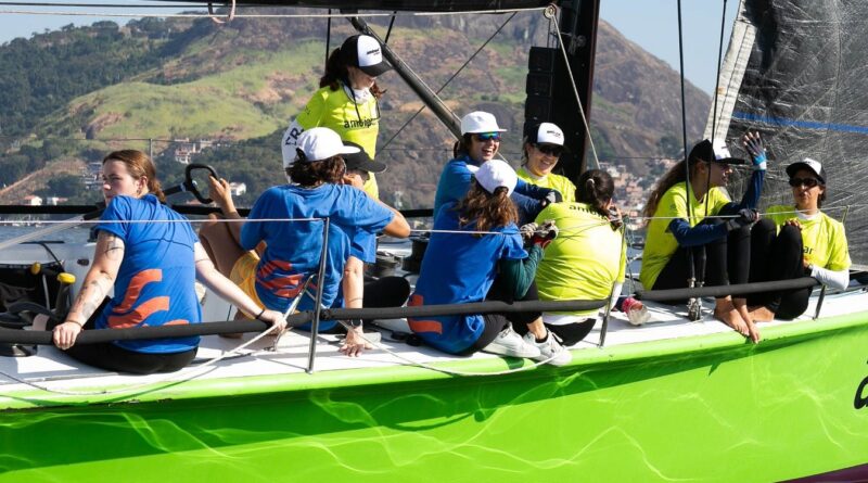 Regata D’Elas celebra protagonismo feminino na vela nas águas de Niterói