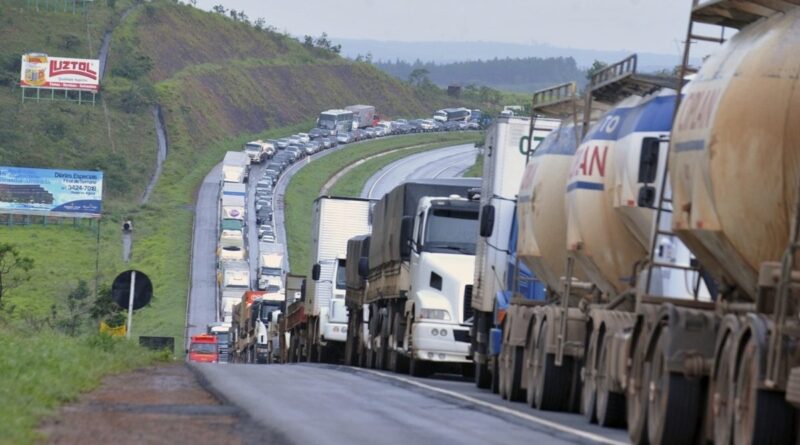 Caminhoneiros mantêm ameaça de greve no Brasil