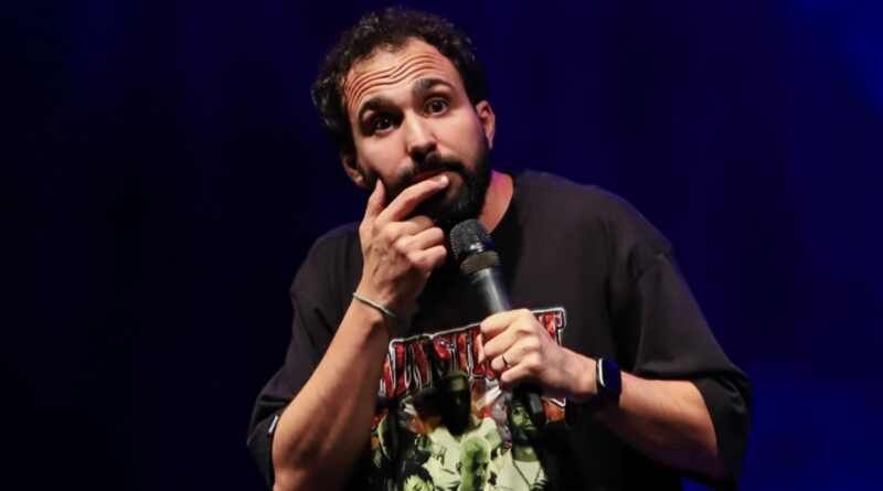 Murilo Couto leva humor sobre casamento a Niterói