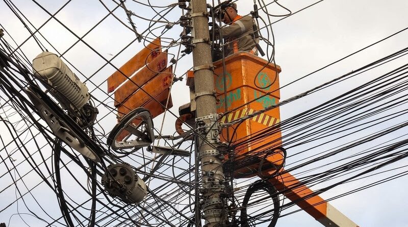 Light flagra 3,8 mil irregularidades e faz 8 prisões em setembro